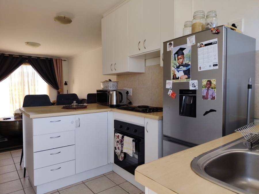 To Let 2 Bedroom Property for Rent in Sir Lowrys Pass Village Western Cape